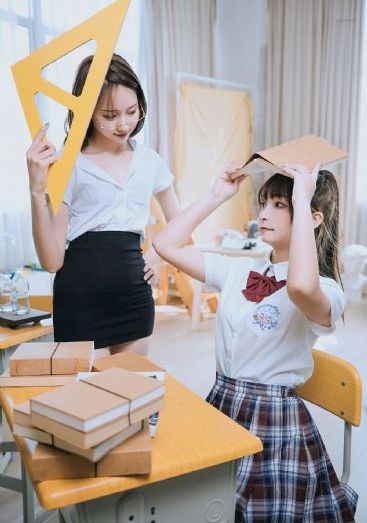 美脚女教师脚责めより_无广告免费播放高清电影