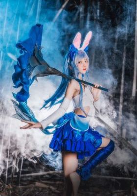 篠田优办公室的黑色丝袜视频_4K日韩免费观看